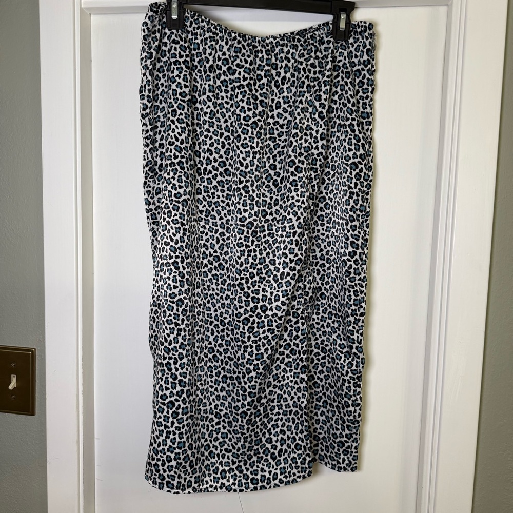 Cheetah print silky skirt with slit